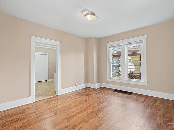 2nd image of 831 Forest Ave