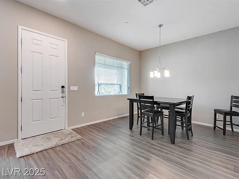 2 bed, 2044 sqft, $2,095 — Photo 2