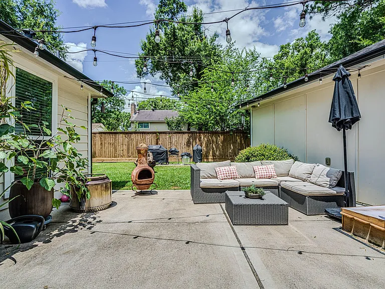 715 Thistlewood Dr — Photo 5