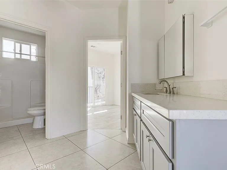 14328 Gilmore St #5 — Photo 14