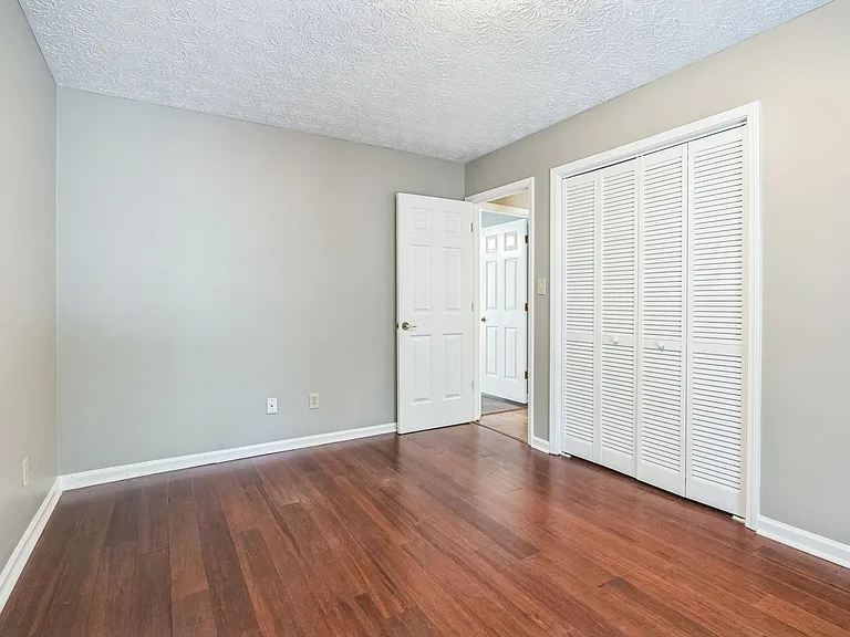 240 Brandenburgh Cir — Photo 20