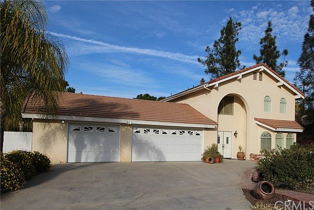 1st image of 521 Fairway Dr