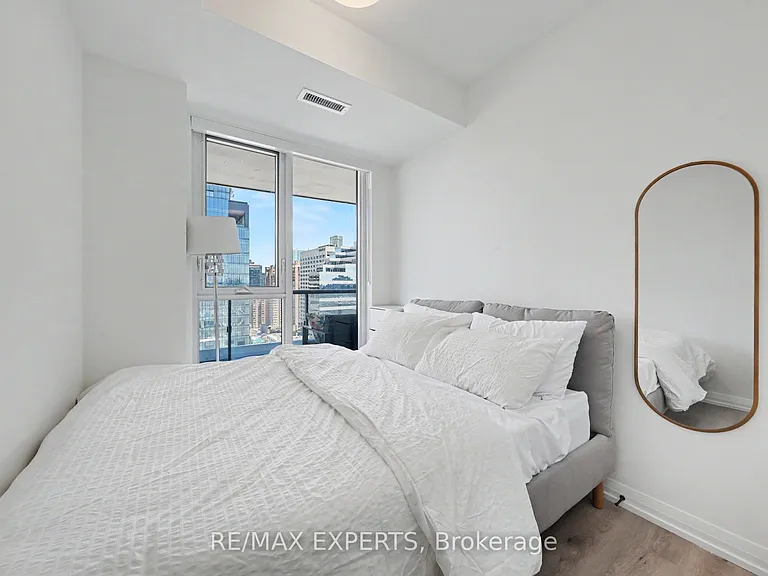 280 Dundas St W #1805 — Photo 30