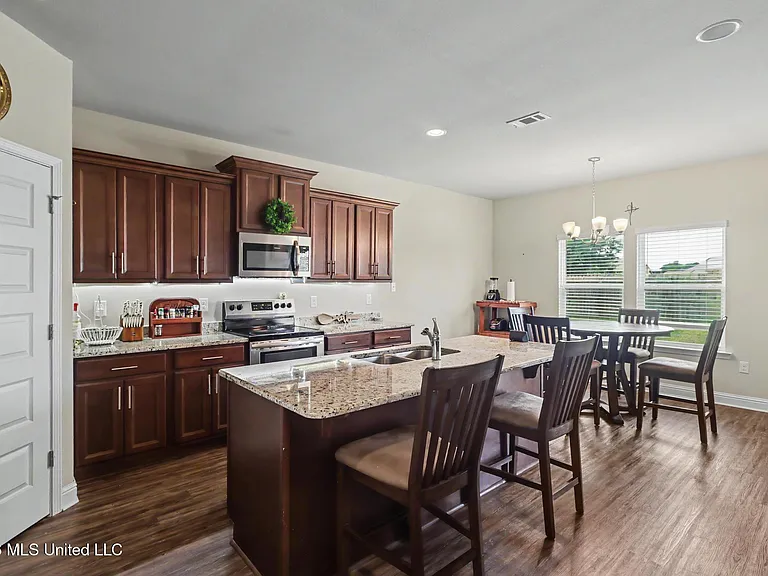 10784 Chapelwood Dr — Photo 9