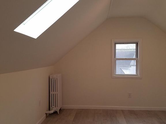 5th image of 329 Stanley Ave