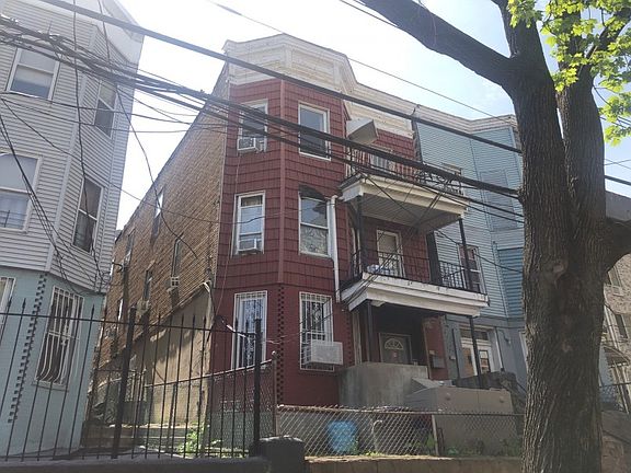 3rd image of 718 E 181st St