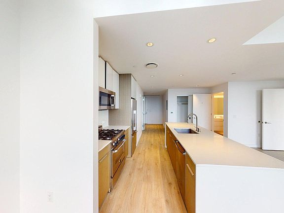 3rd image of 242 W 53rd St Ph 63B