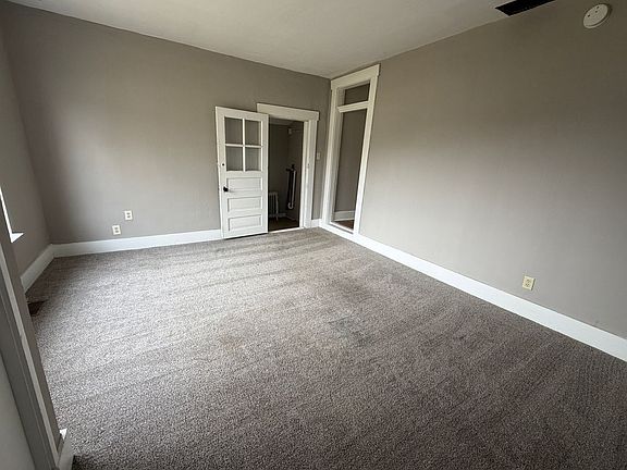 3rd image of 12 Ford Ave