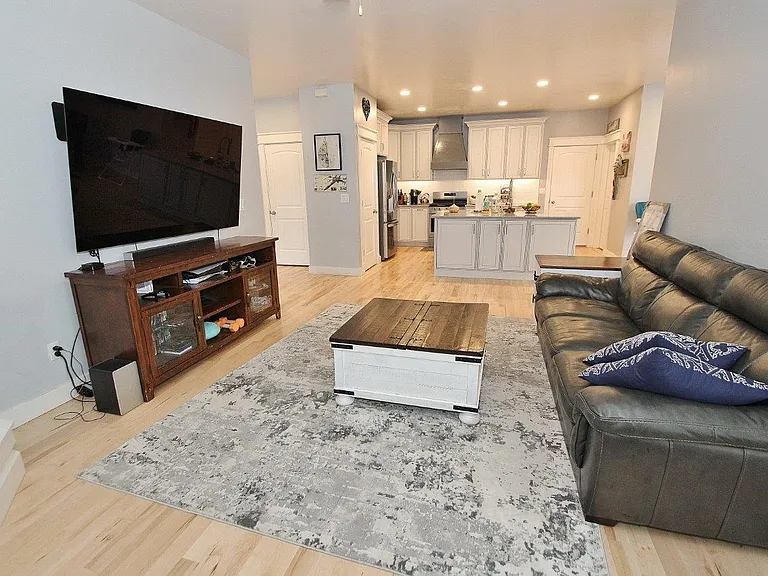 3689 N Colbourne Way — Photo 3