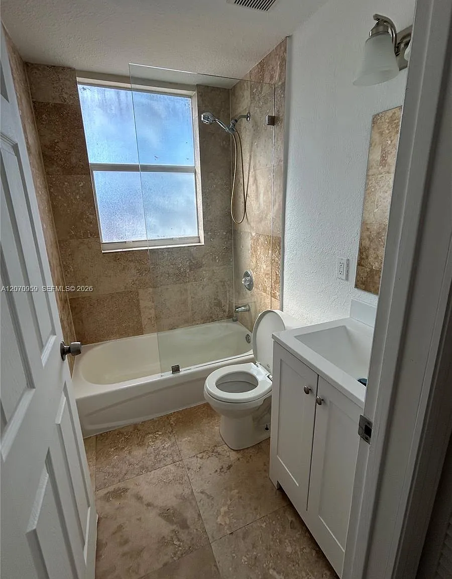 The Manor Condo — Photo 4