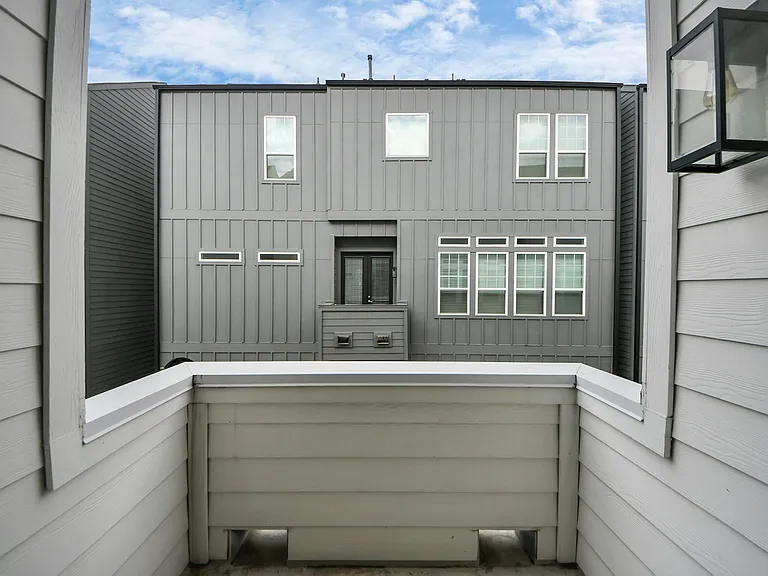 1223 W 16th St #B — Photo 8