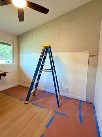 1401 N Elm St — Photo 13