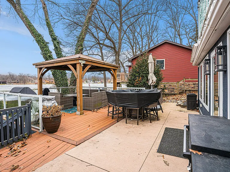 17437 Lakeview Dr — Photo 7
