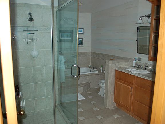 5th image of 944 E Santee Dr