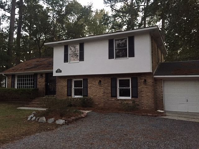 Curb appeal! Brick & stucco.