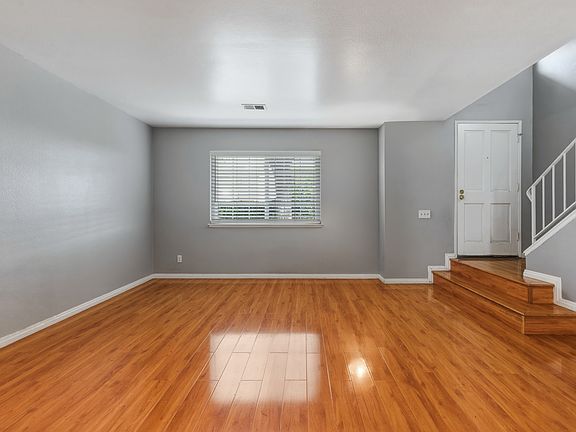 5th image of 12557 Pinehurst St