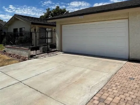 600 Woodmount Dr, Las Vegas, NV 89107