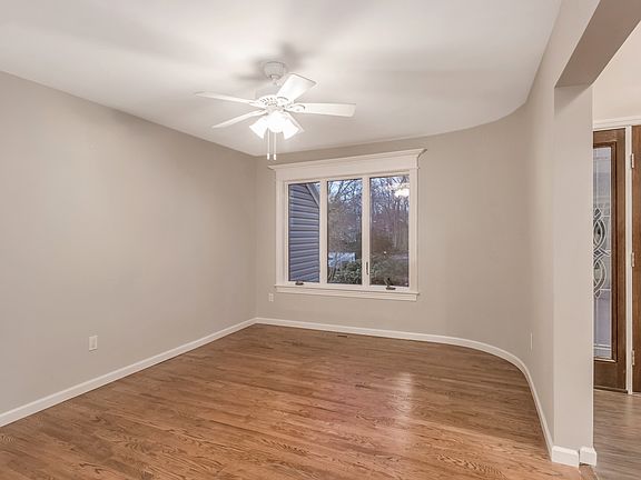 3rd image of 14 Silver Beech Ct