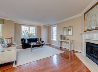 397 Spring St, Herndon, VA 20170