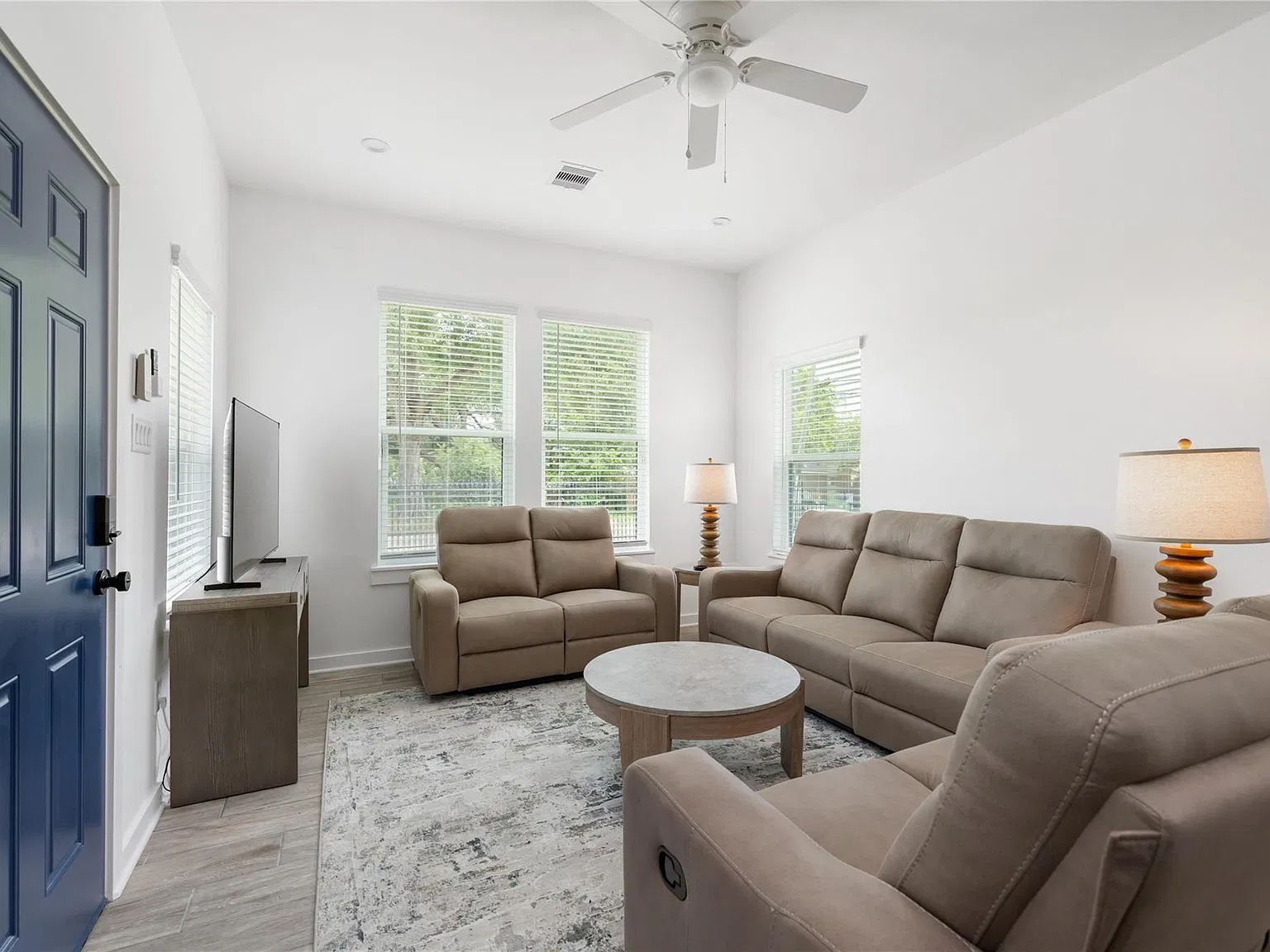 6004 Bois D Arc St — Photo 4