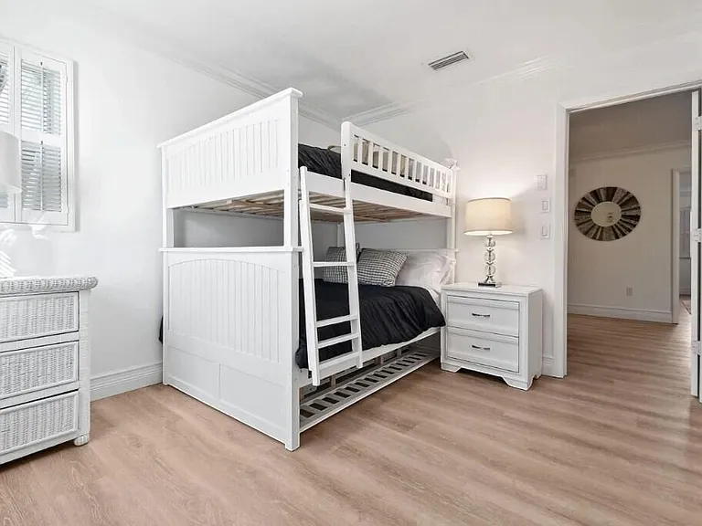 941 Ocean Dr — Photo 19