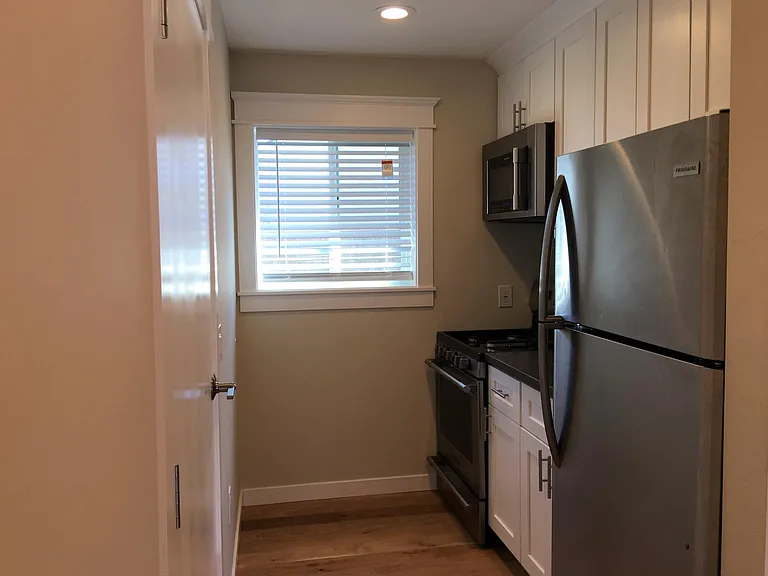 1141 5th Ave — Photo 2