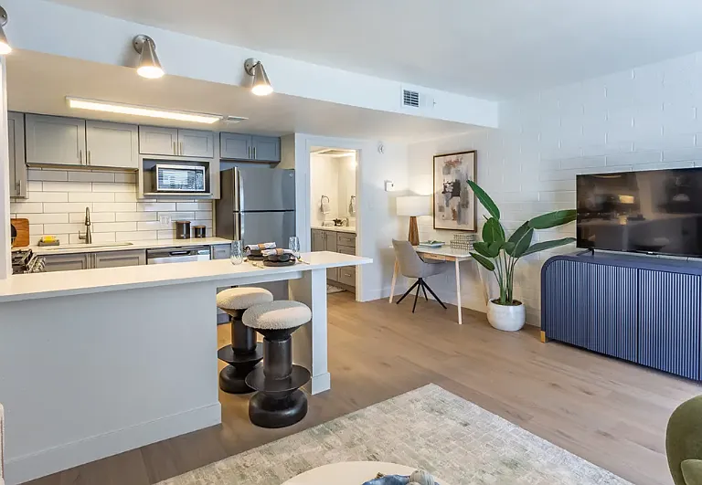 Seventh Apartments — Photo 1