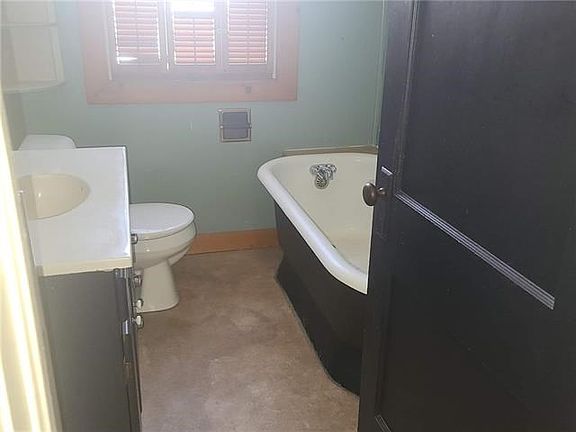 3rd image of 316 W Jackson Ave