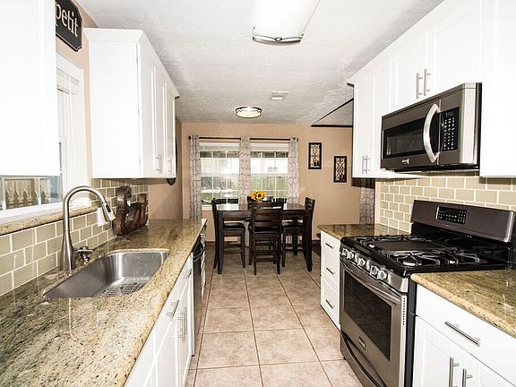 3rd image of 1215 Mission Dr