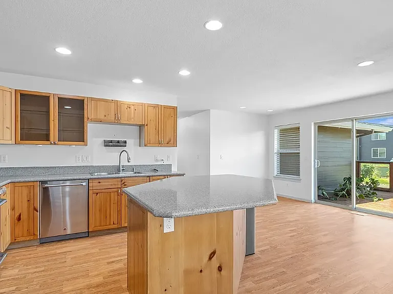 33003 G Pl — Photo 9