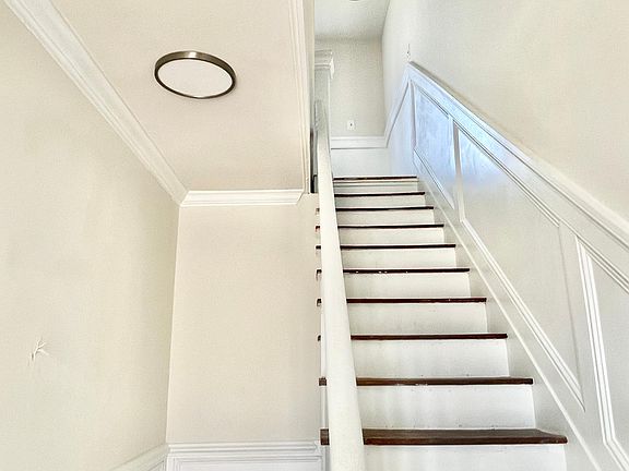 2nd image of 425 Elm St
