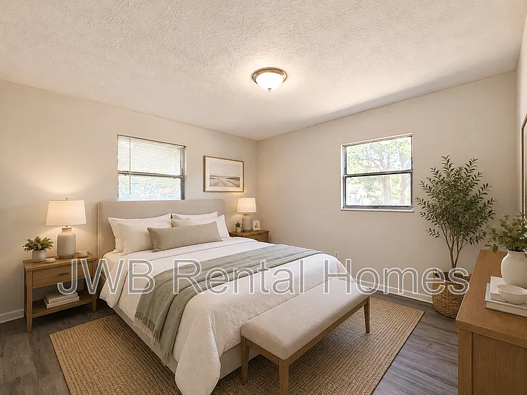 2319 Almeda St — Photo 11
