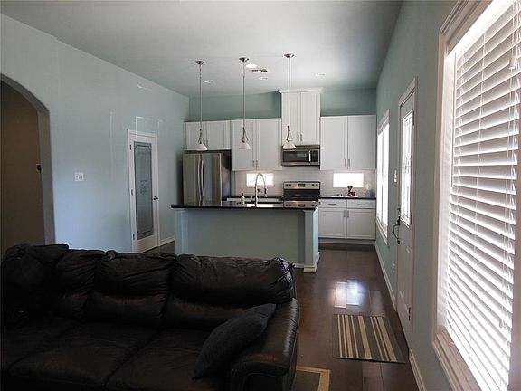 4th image of 1041 Paradise Dr