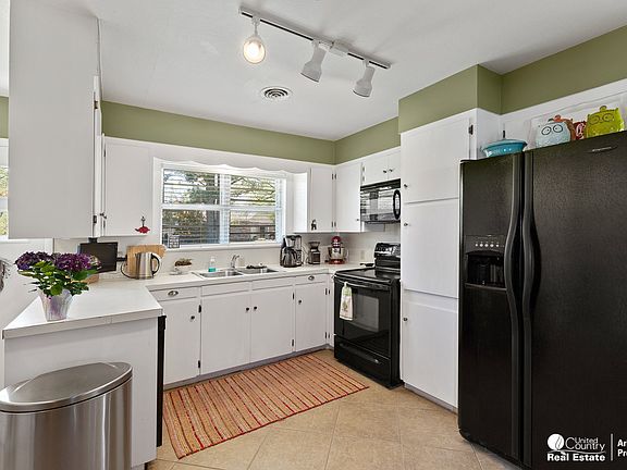 4th image of 1813 Oaklawn Dr