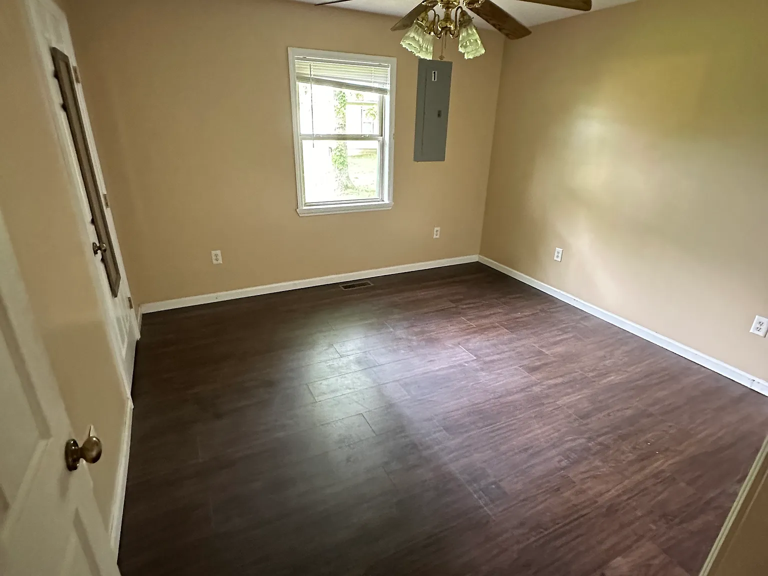2 bed, 900 sqft, $1,100 — Photo 3