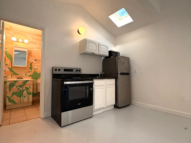 118 NW 24th St #4 — Photo 9