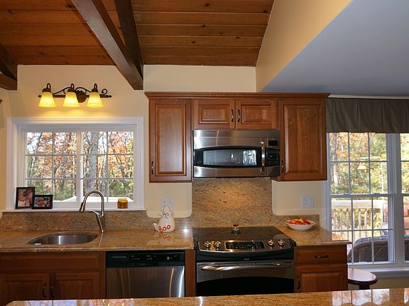 Beautiful Granite & Cabinets