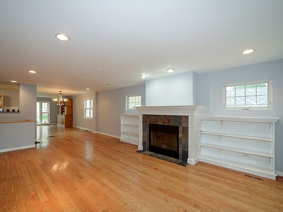 3rd image of 4132 N Pittsburgh Ave