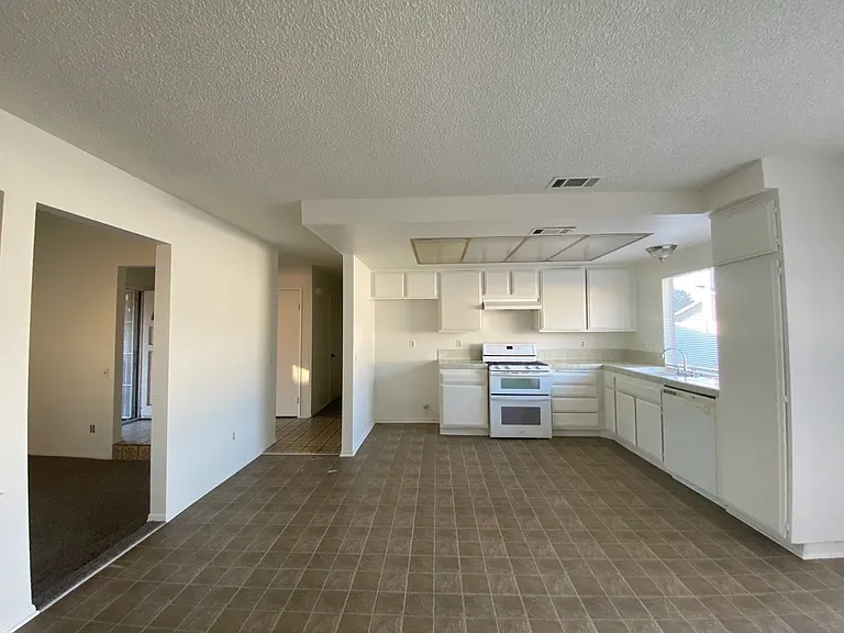 1421 Padua Ave — Photo 9