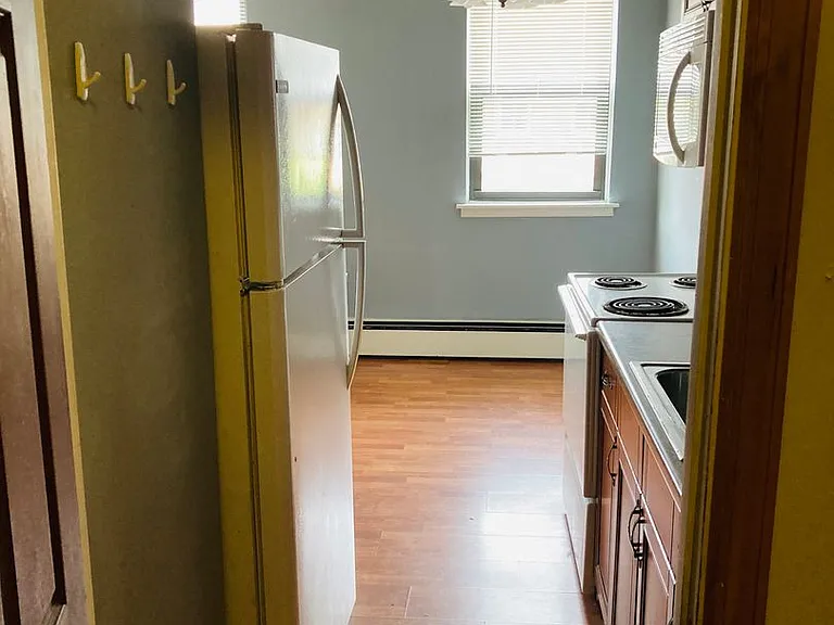 845 Western Avenue — Photo 20