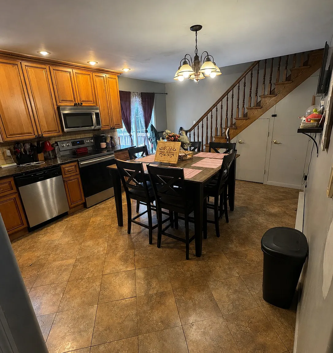 3 bed, 1600 sqft, $1,850 — Photo 2