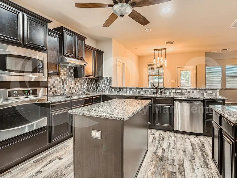 501 Lipizzan Ln — Photo 6