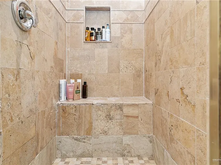 2401 W Rhin Dr — Photo 28