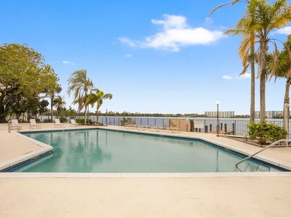 118 Lake Emerald Drive #110, Oakland Park, FL 33309