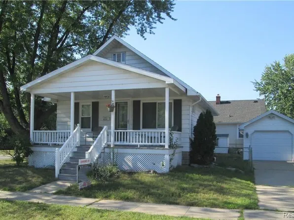 1039 Bancroft St, Port Huron, MI 48060