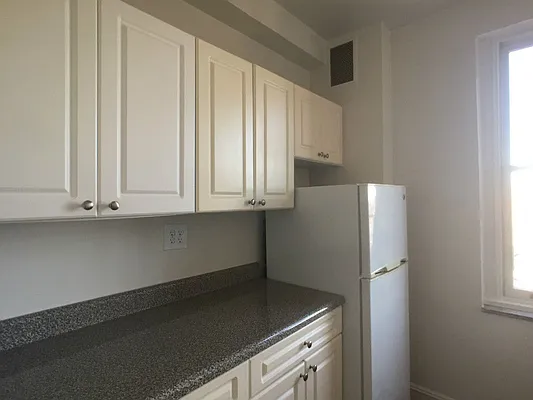 Rented by Sovereign Associates | media 69