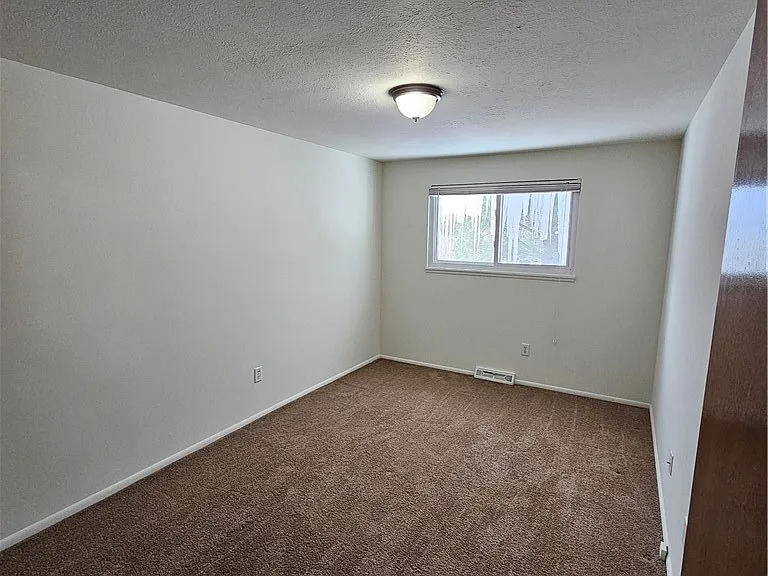111 Sprague Rd — Photo 9