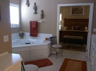10704 Merion Dr, Kansas City, KS 66109