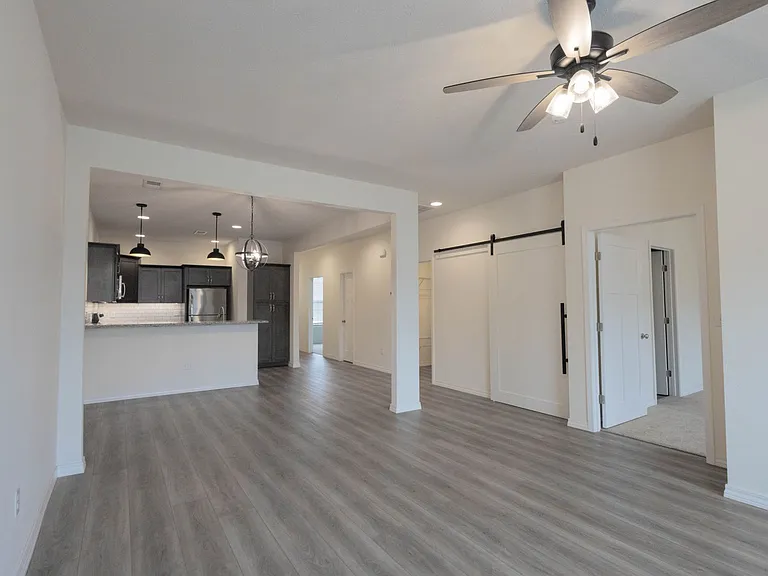 3051 W Cardinal St — Photo 4