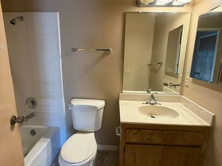 1643 Ashley Ave — Photo 6